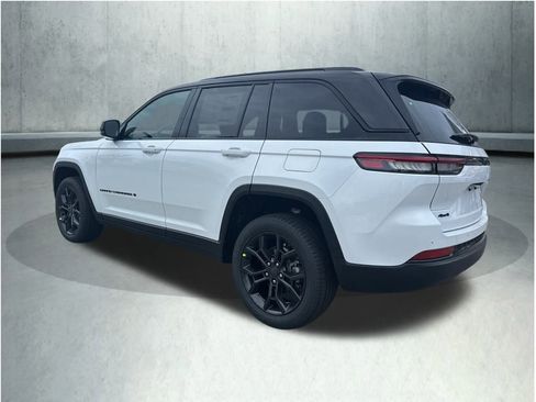 New 2025 Jeep Grand Cherokee Limited image 3