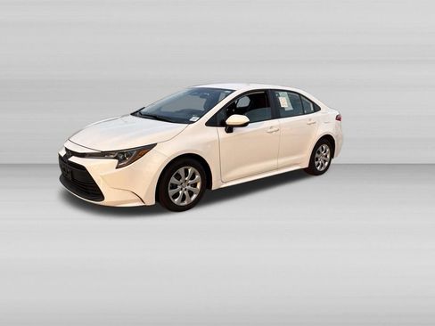 Used 2025 Toyota Corolla LE FWD image 9