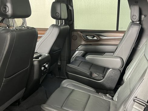 Used 2021 GMC Yukon Denali w/ Denali Premium Package image 13