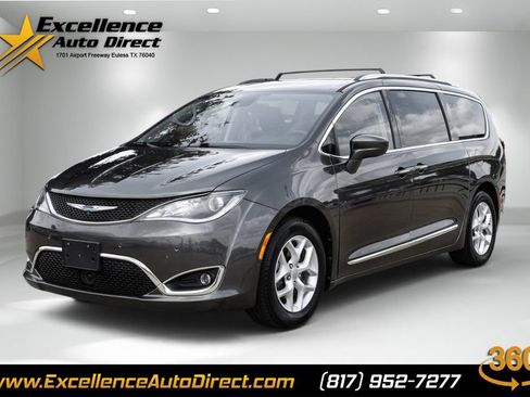 Used 2018 Chrysler Pacifica Touring-L Plus w/ Advanced Safetytec Group FWD image 1