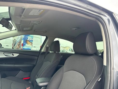 Used 2023 Kia Forte LXS FWD image 5