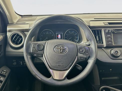 Used 2018 Toyota RAV4 LE image 17