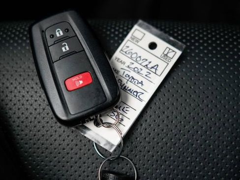 Used 2022 Toyota 4Runner Limited AWD/4WD image 26