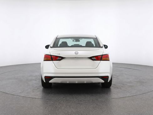 Used 2025 Nissan Altima 2.5 SV FWD image 7