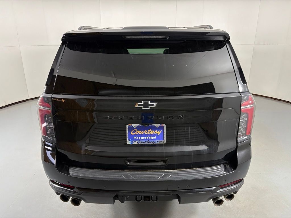 Used 2025 Chevrolet Suburban Z71 AWD/4WD image 7