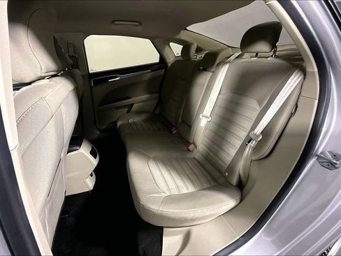 Used 2018 Ford Fusion SE w/ Fusion SE Technology Package FWD image 26
