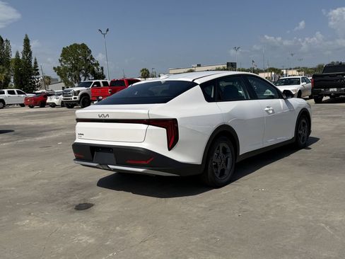 New 2026 Kia K4 FWD image 4