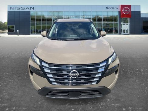 Certified 2025 Nissan Rogue SV AWD/4WD image 2