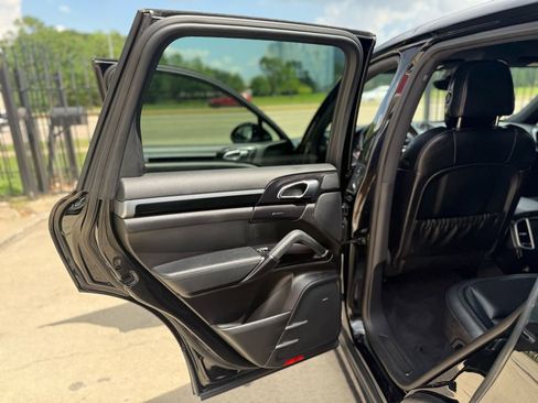 Used 2017 Porsche Cayenne Platinum Edition image 14