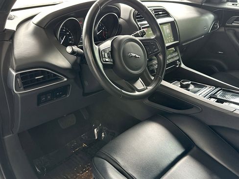 Used 2020 Jaguar F-PACE Premium image 9