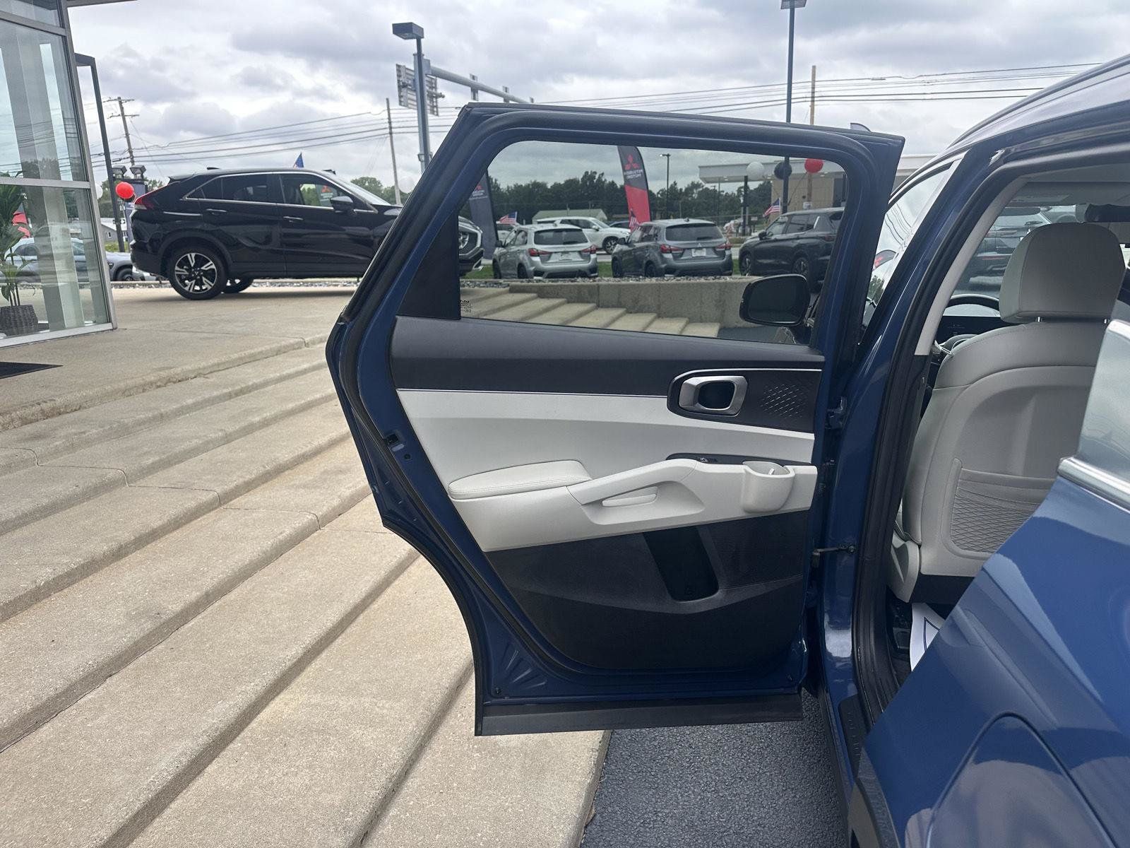 Used 2025 Kia Sorento S FWD image 27