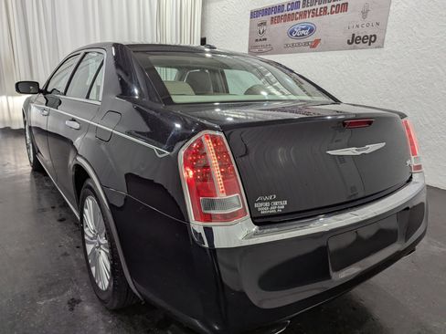Used 2013 Chrysler 300 C w/ Light Group image 8
