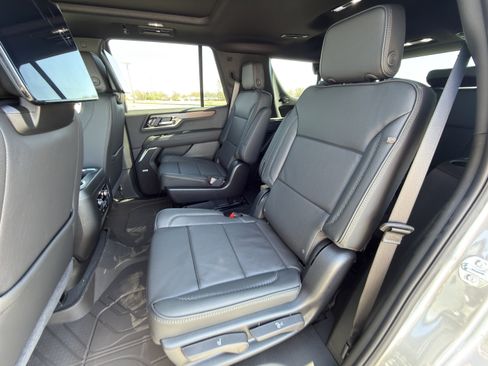 New 2026 GMC Yukon Denali w/ Denali Reserve Package AWD/4WD image 11
