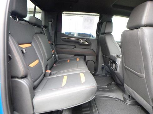 Used 2023 GMC Sierra 1500 AT4 w/ AT4 Preferred Package image 9