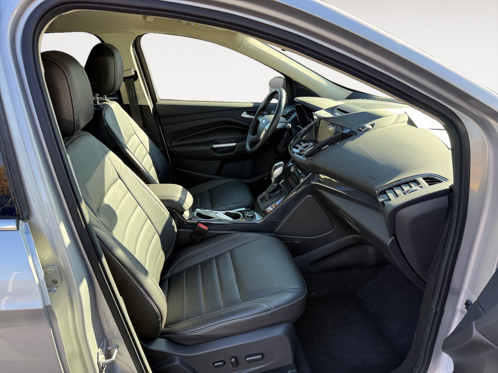 Used 2016 Ford Escape Titanium FWD image 19
