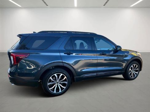 Used 2024 Ford Explorer ST-Line w/ Class IV Trailer Tow Package image 4