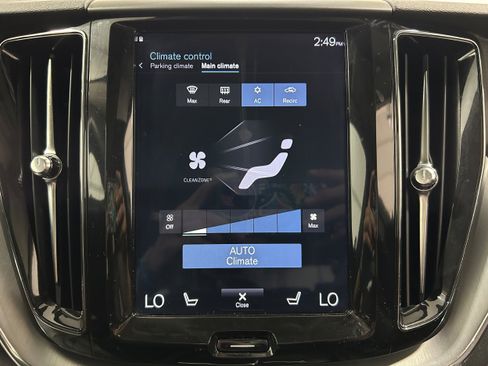 Used 2018 Volvo XC60 T5 Momentum w/ Vision Package AWD/4WD image 8