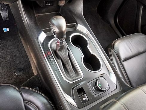 Used 2021 Chevrolet Traverse LT image 28