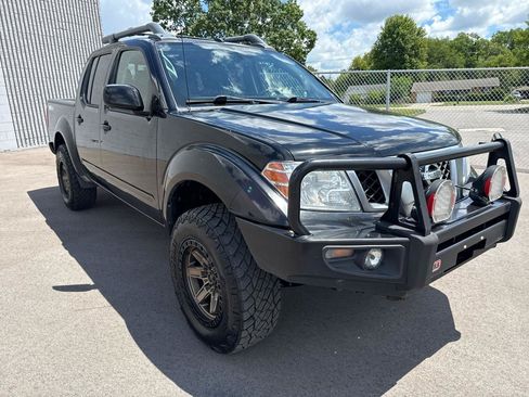 Used 2018 Nissan Frontier PRO-4X AWD/4WD image 3
