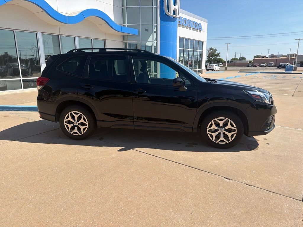 Used 2023 Subaru Forester Premium AWD/4WD image 5