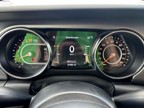 Used 2021 Jeep Wrangler Sport image 18