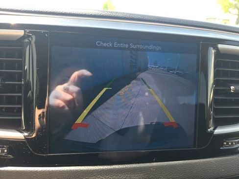 Used 2017 Chrysler Pacifica Touring FWD image 23