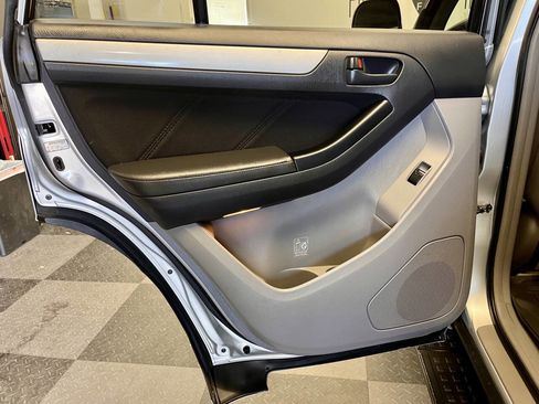 Used 2006 Toyota 4Runner SR5 AWD/4WD image 16