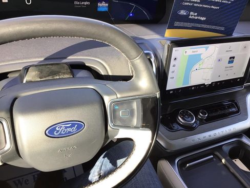 Certified 2025 Ford Expedition Max Platinum image 21