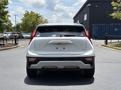 Used 2023 Kia Niro SX Touring FWD image 17