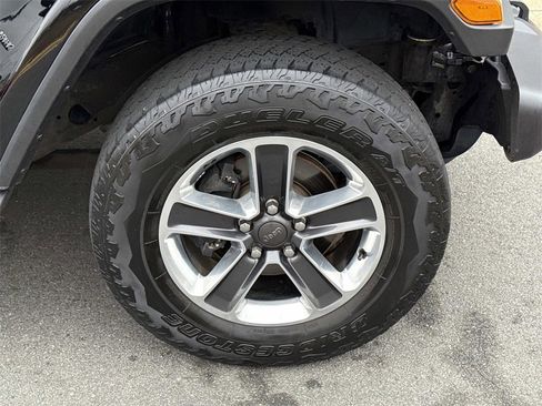 Used 2019 Jeep Wrangler Unlimited Sahara image 9