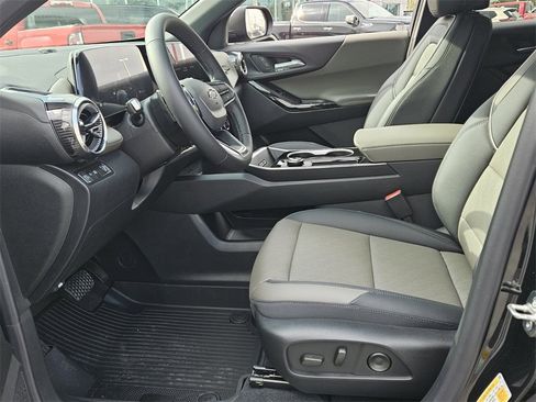 New 2026 Chevrolet Equinox LT w/ Convenience Package II image 3