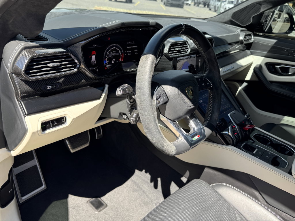 Used 2021 Lamborghini Urus AWD/4WD image 24
