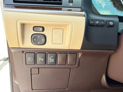 Used 2018 Lexus ES 350 w/ Luxury Package w/Wood Trim FWD image 5
