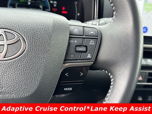 Used 2025 Toyota Camry SE w/ Multimedia Upgrade Package image 5