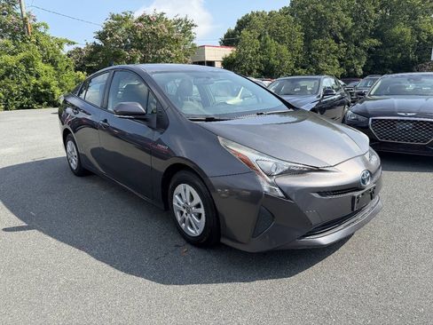 Used 2016 Toyota Prius Two FWD image 3