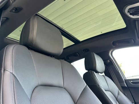 Certified 2022 Porsche Macan AWD/4WD image 17