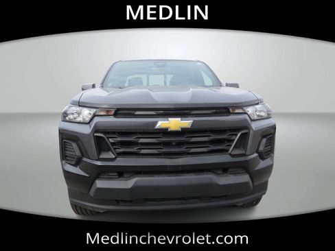 Used 2025 Chevrolet Colorado W/T w/ Advanced Trailering Package AWD/4WD image 3