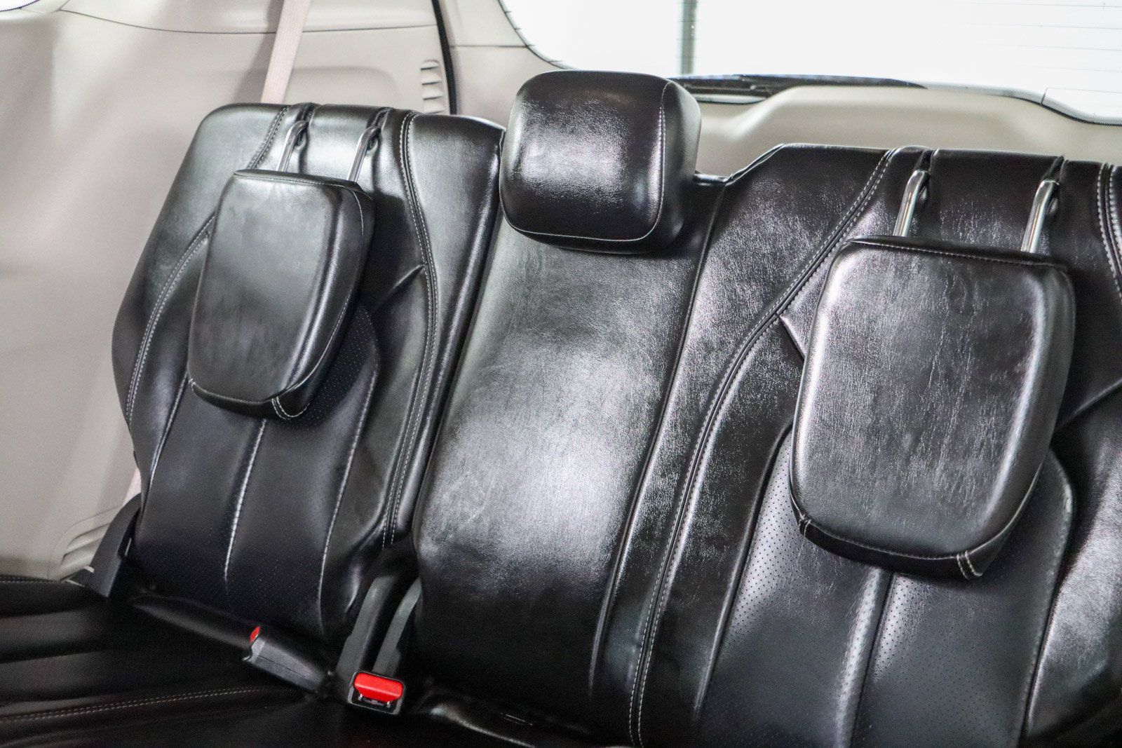 Used 2023 Chrysler Pacifica Touring-L FWD image 25