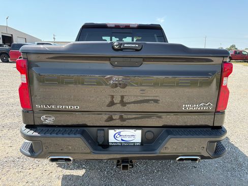 Used 2021 Chevrolet Silverado 1500 High Country w/ Technology Package AWD/4WD image 6