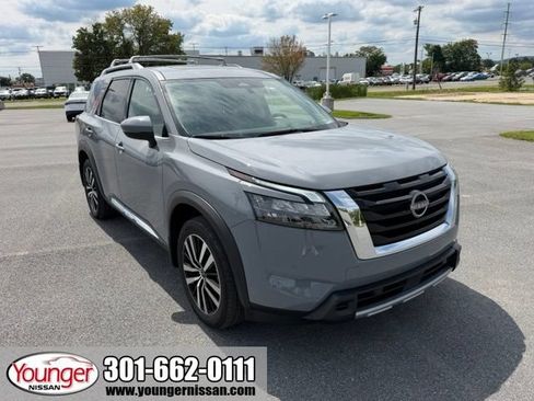 Certified 2025 Nissan Pathfinder Platinum w/ Cargo Package AWD/4WD image 1