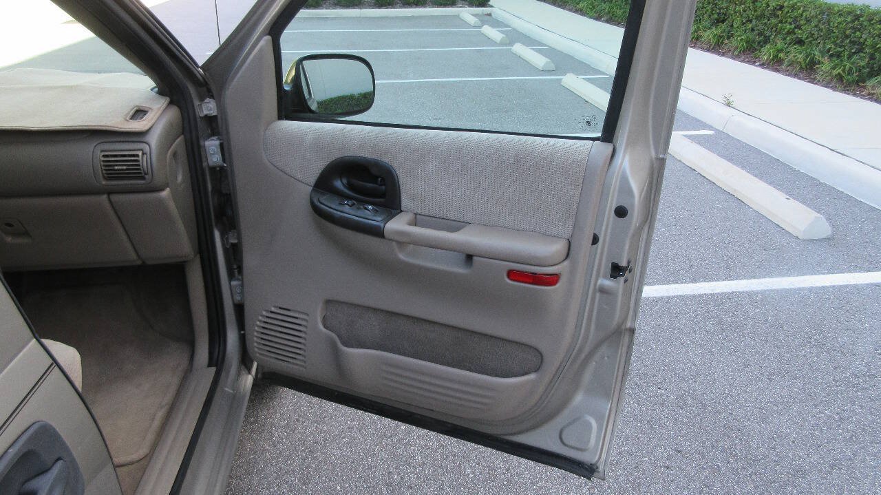 Used 2002 Chevrolet Venture Plus FWD image 27