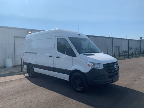Used 2025 Mercedes-Benz Sprinter 2500 image 1