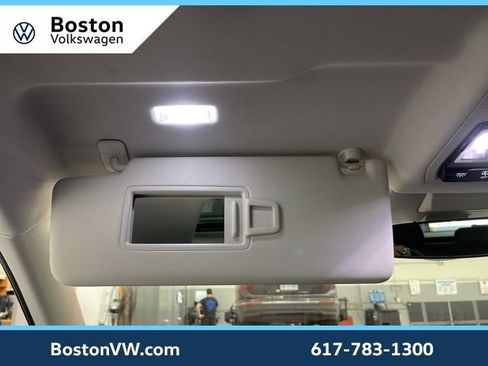 New 2025 Volkswagen Tiguan SE w/ Panoramic Sunroof Package image 24