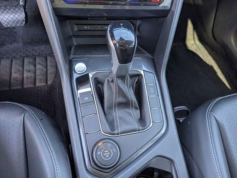 Used 2024 Volkswagen Tiguan SE image 18