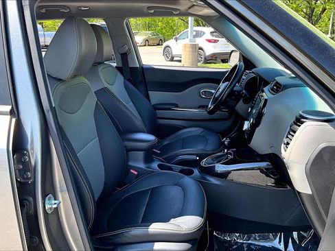 Used 2016 Kia Soul + w/ Primo Package FWD image 9