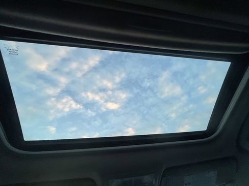 Used 2013 Toyota Camry SE w/ Convenience Pkg image 22