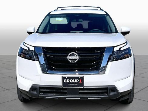 New 2025 Nissan Pathfinder SV image 3