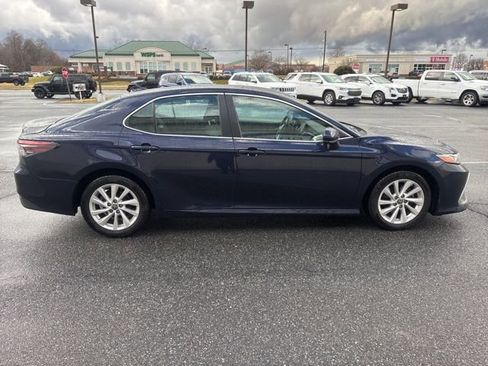 Used 2022 Toyota Camry LE image 10