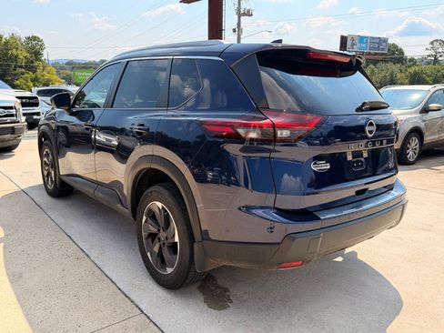Used 2024 Nissan Rogue SV w/ SV Premium Package FWD image 9