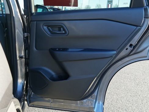 Used 2025 Nissan Rogue S image 19